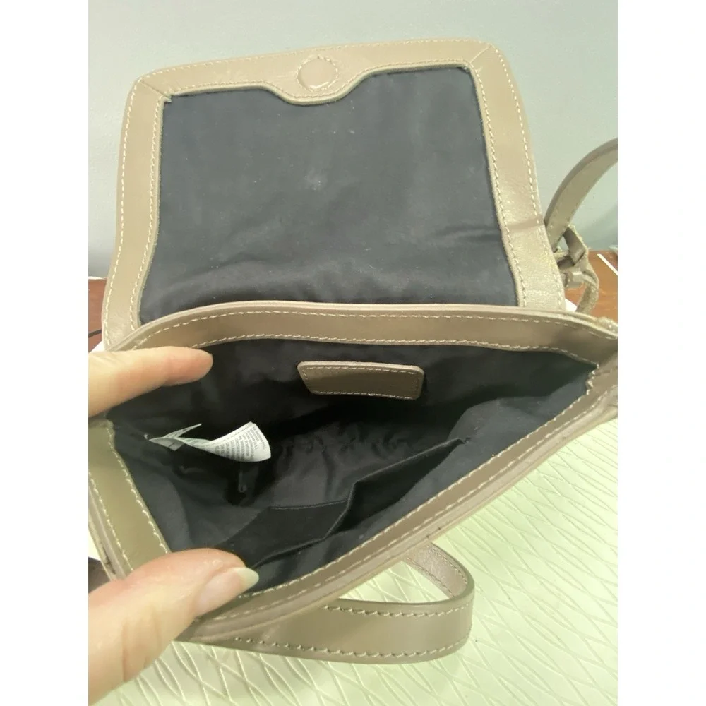 American Eagle Women's‎ Taupe Leather Crossbody Bag. Adjustable Strap 8.5